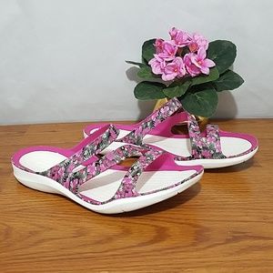 CROCS Graphic Sandal size 8